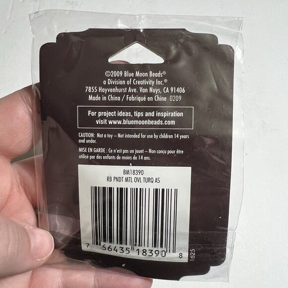 Blue Moon Beads Royal Boheme Metal Oval Pendant Silver and Simulated Turquoise - Picture 3 of 6